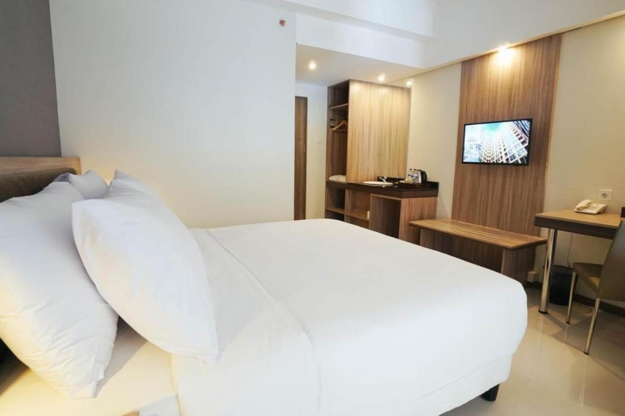 My Tower Hotel Surabaya Exterior photo